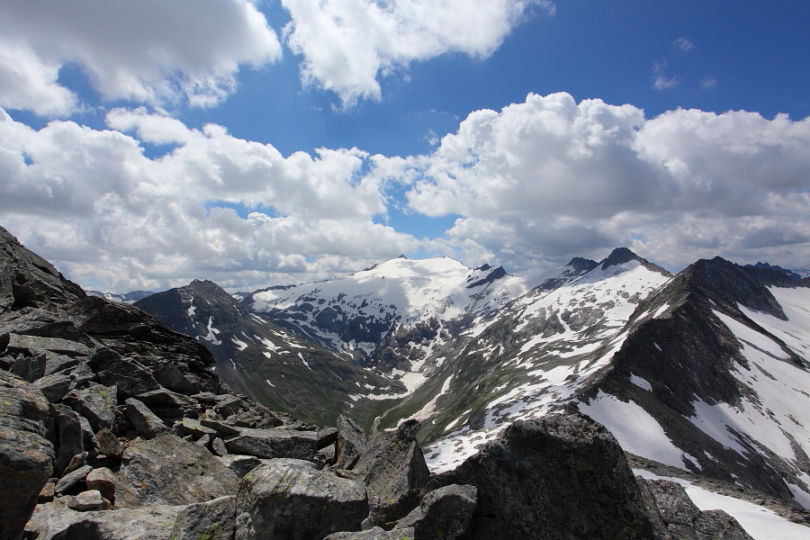 In der Bildmitte der Ankogel, links die Schwarzhörner