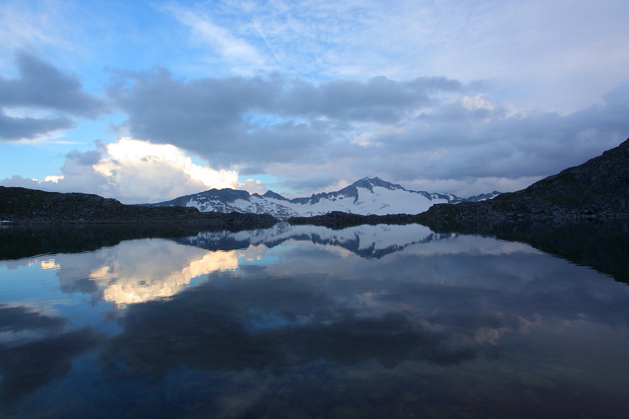 Wolkenstimmung über dem Oberen Schwarzhornsee
