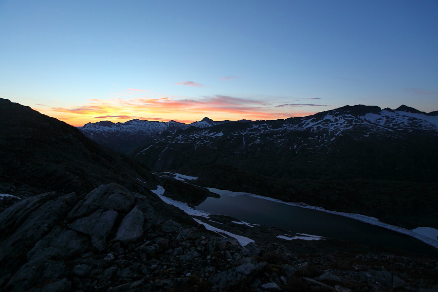 Der Sonnenaufgang über Weinschnabel und Hafner kündigt sich an