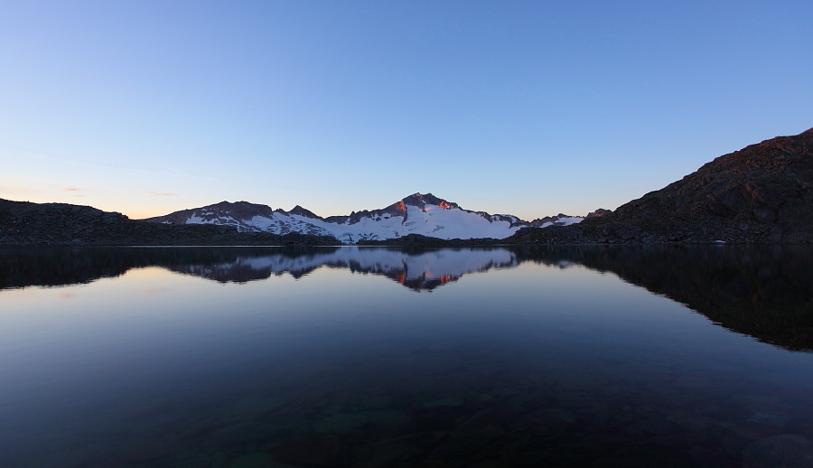 Nach und nach beleuchtet die Sonne die Hochalmspitze