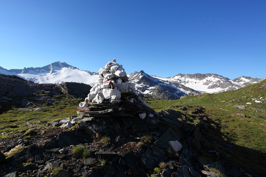 Stoamandl vor der Kulisse der Hochalmspitze