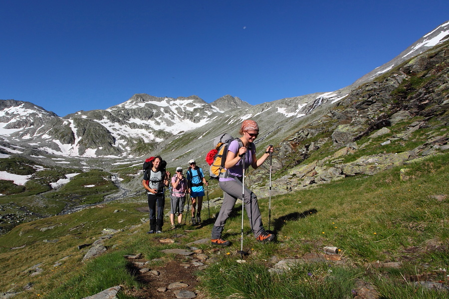 Wanderer unterwegs zum Ankogel