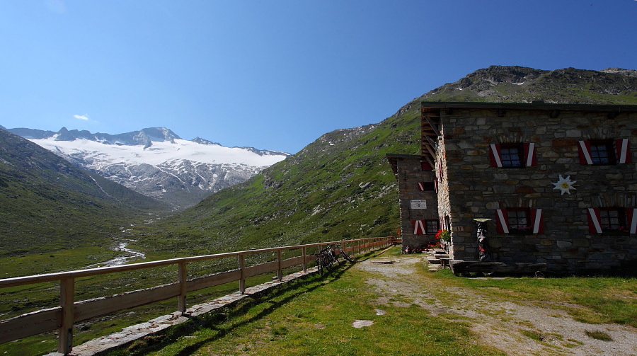Osnabrücker Hütte mit Blick zur Hochalmspitze