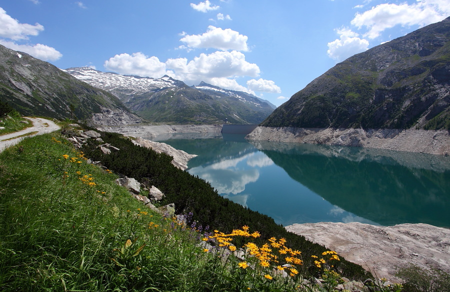 Rund 8 km ist der Stausee ca. lang - ein ganz schöner "Hatscha"