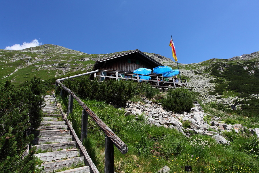 An der "Jagdhütte" gönn´ich mir einen frischen Hollersaft - Herrlich.