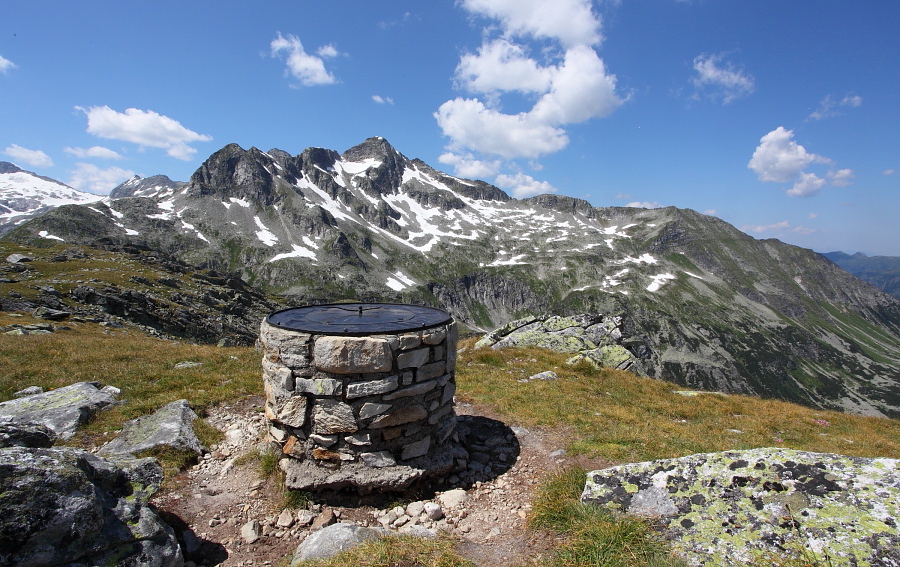 Mächtig liegt der Zwölferkogel über der Arlhöhe