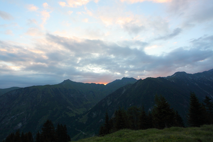 Graue Wolken trüben den Sonnenaufgang