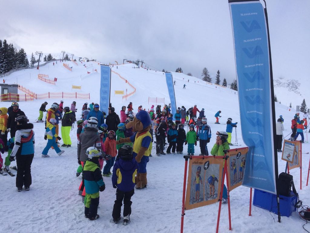 Übungsstationen für den Skisicherheitstag