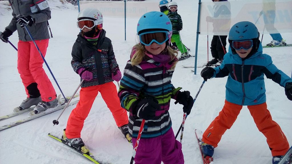 Volksschulkinder aus dem Großarltal beim Skisicherheitstag