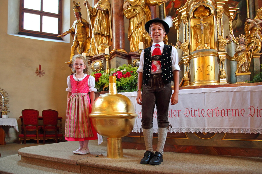 Hier erst sieht man, wie groß die Kugel wirklich ist