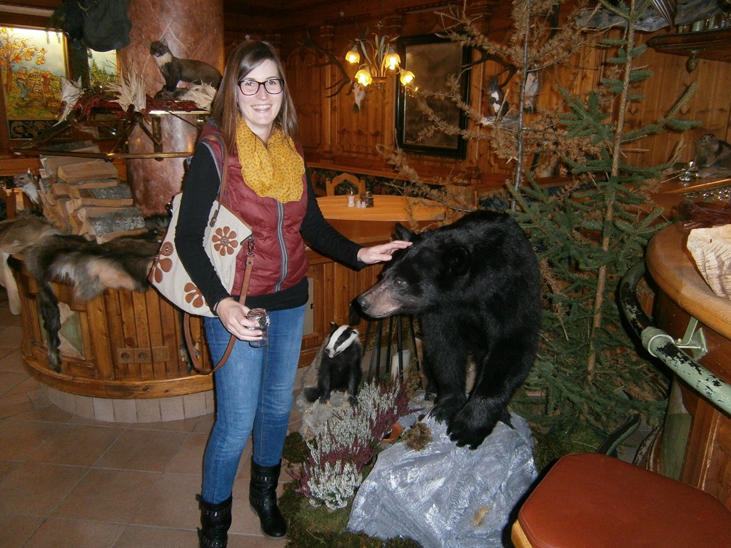 Maria mit Bär (von links nach rechts)
