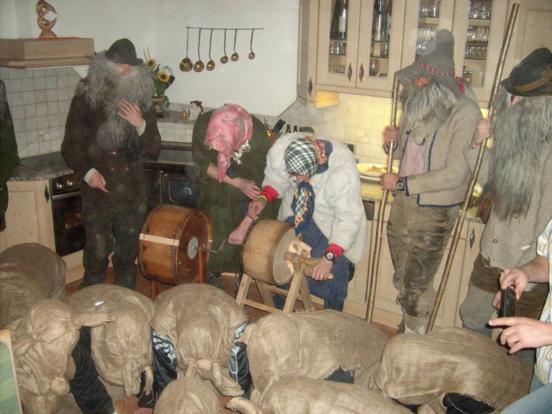Martiniperchtbrauchtum in Hüttschlag
