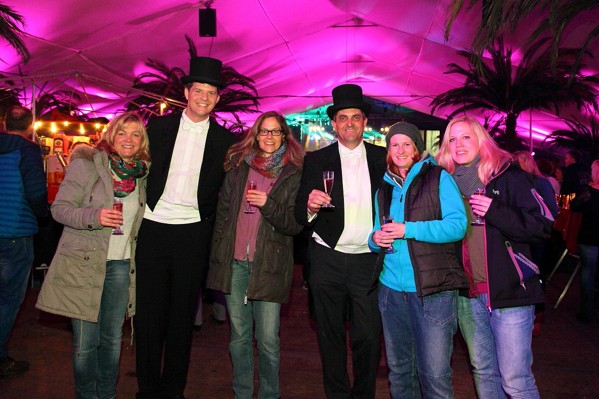 Dominik und Hans - umringt von den Damen