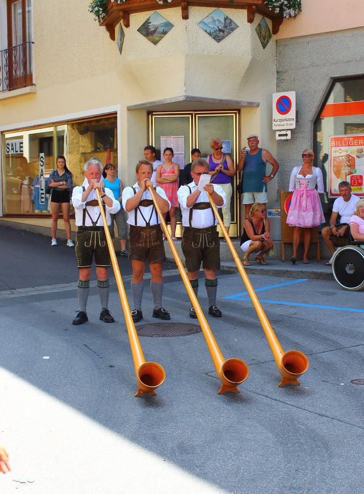 Hüttschlager Alphornbläser