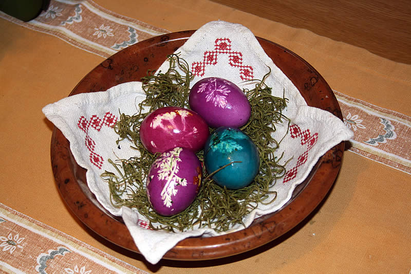 Ostereier färben Grossarl Osterbräuche