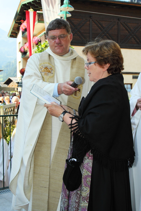 Thomas Schwarzenberger und Pfarrgemeinderats-Obfrau Maria Knapp