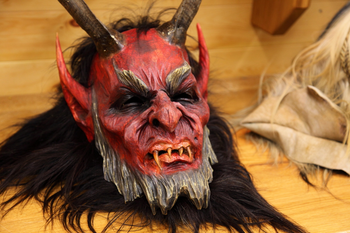 Maskenausstellung im Talwirt