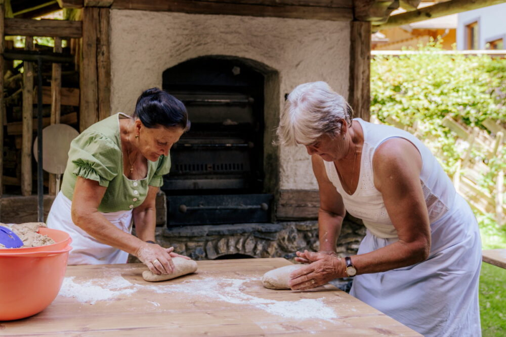 Brot und Krapfen backen im Kösslerhäusl