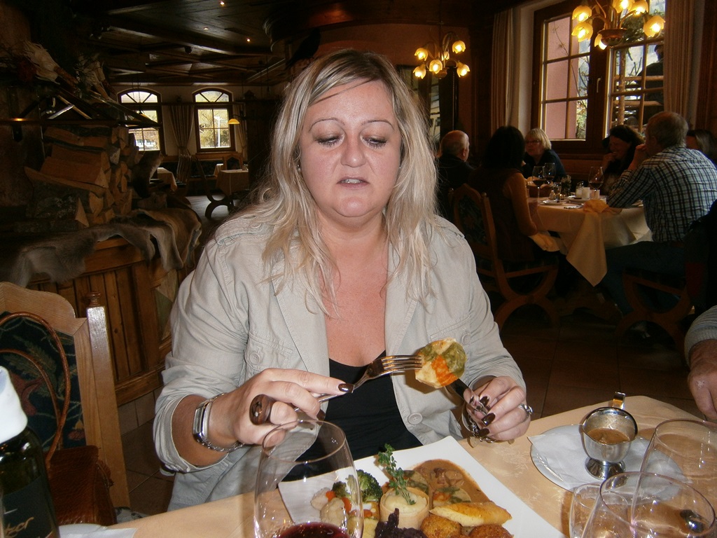 Silvia mit Beilagenteller