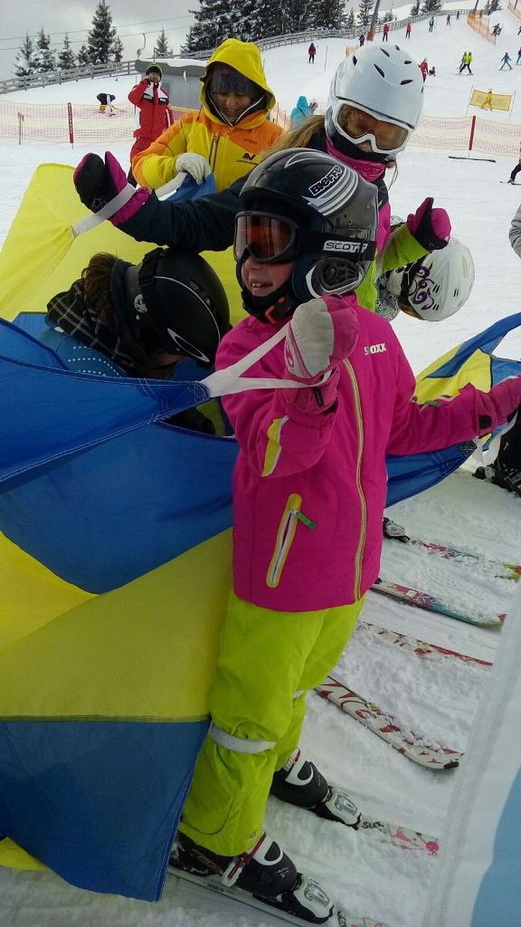 Skifahren mit dem Schneesegel