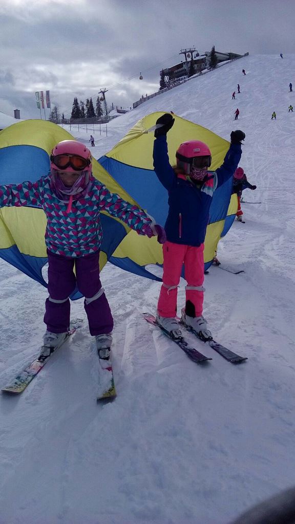 Skifahren mit dem Schneesegel