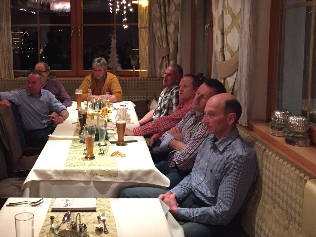 Bergbahnenmitarbeiter, vorne Pistenchef Sepp