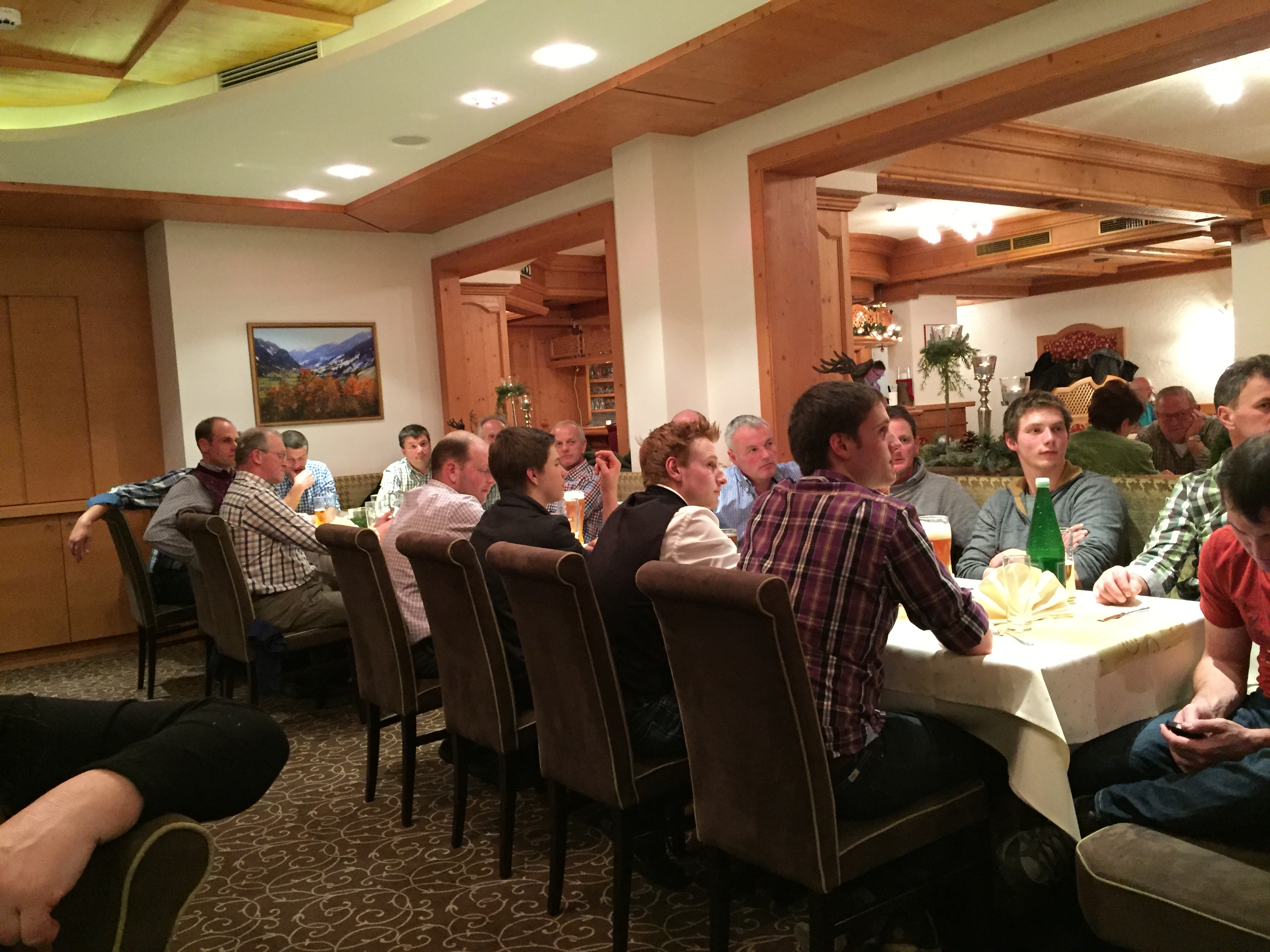 So schauen Bergbahnenmitarbeiter in Zivil aus - alles fesche Zapfen