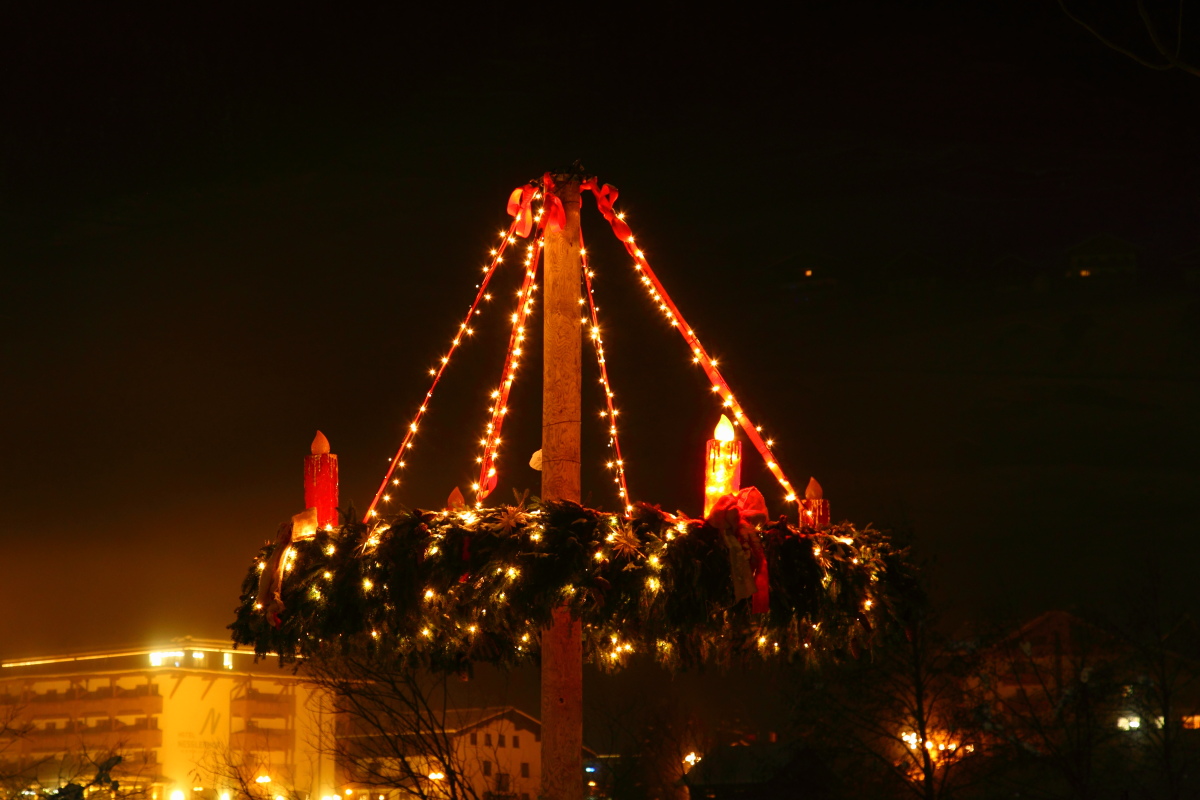 Adventkranz beim Ortseingang von Großarl