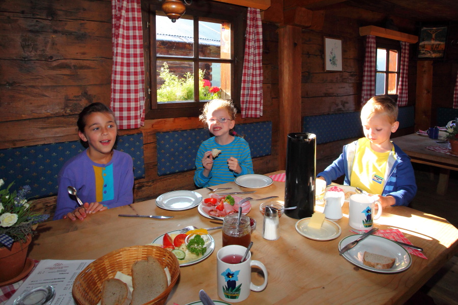 Köstliches Frühstück an der Unterwandalm