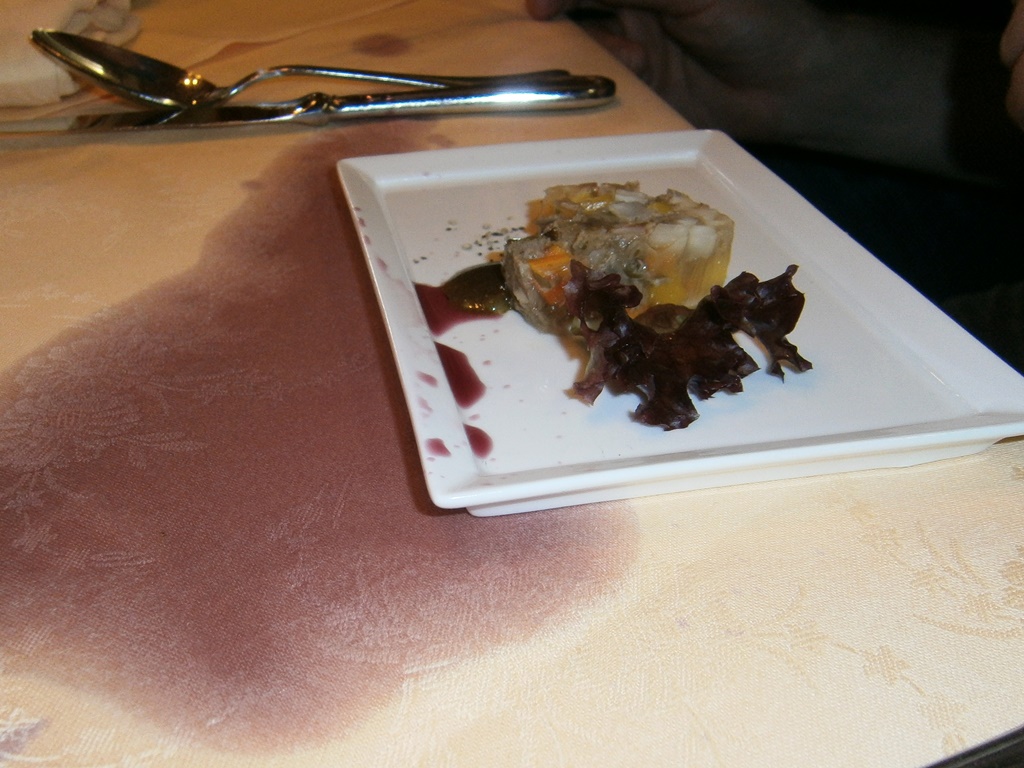 Eigenkreation "Wildsulze in ausgedehntem Rotwein"