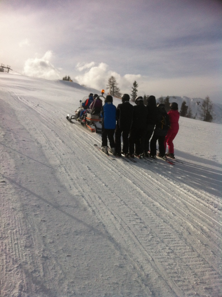 Skidooshuttle auf dem Weg Richtung Berg