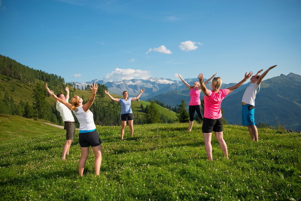 Yoga-Wanderung Sommerprogramm Berg-Gesund