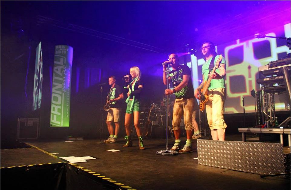 Partyband Frontal feierte mit uns eine tolle Party