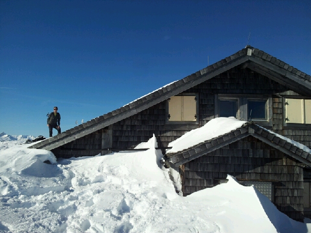 der Hüttenwirt hält noch Winterschlaf