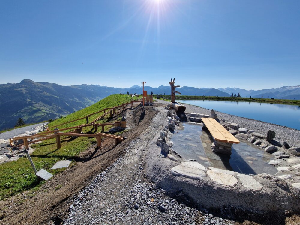 Abkühlung am Wasserspielplatz