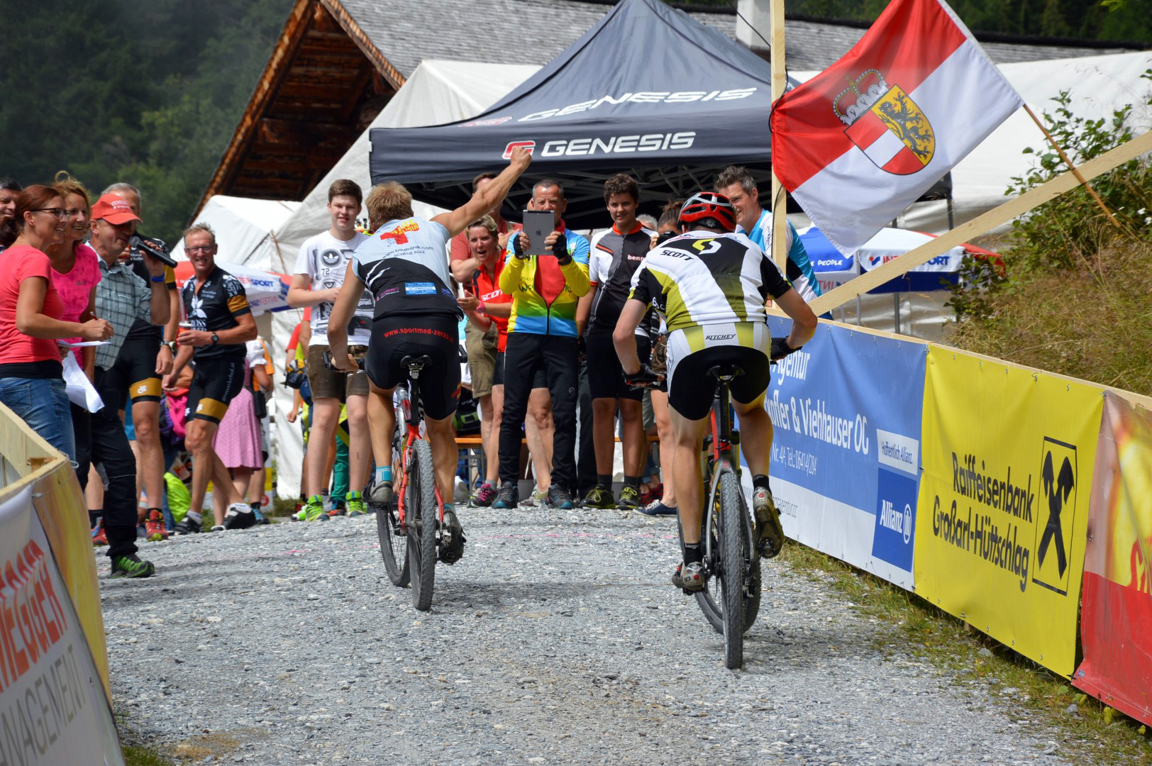 Zieleinfahrt bei der Mooslehenalm-Challenge