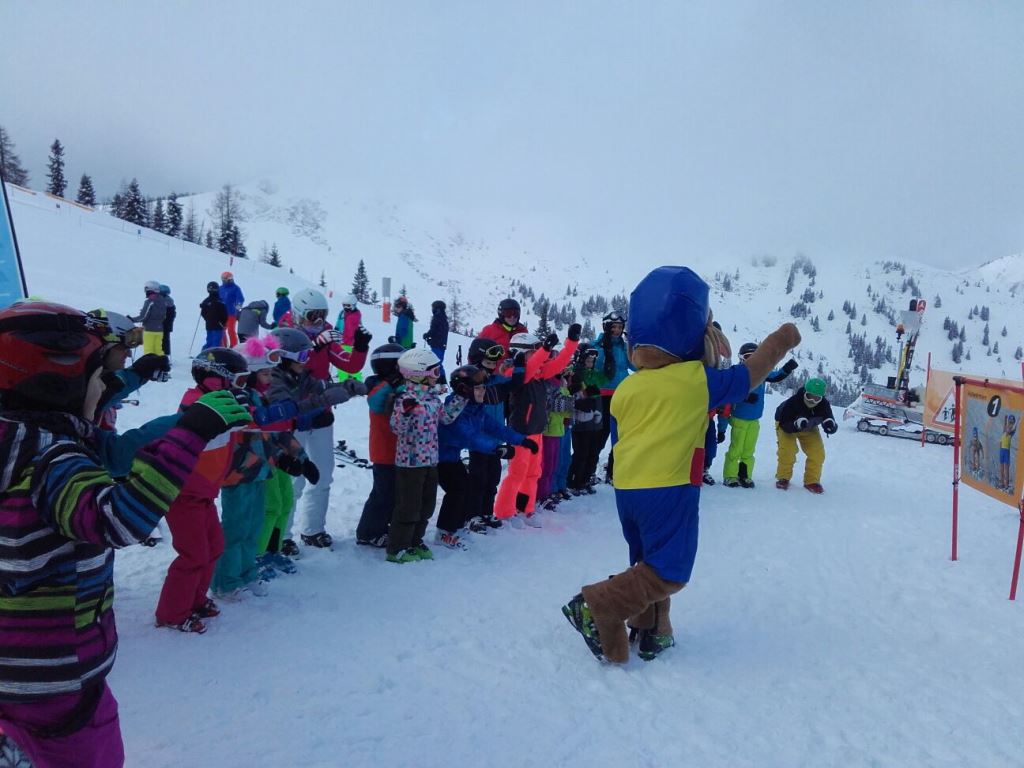 Unterhaltung für Kinder mit dem Hund "Bello"